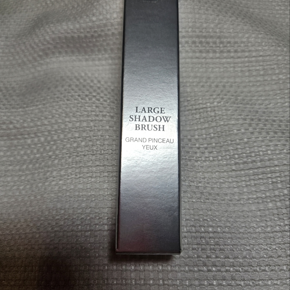Lancome No 11 large shadow brush in box.